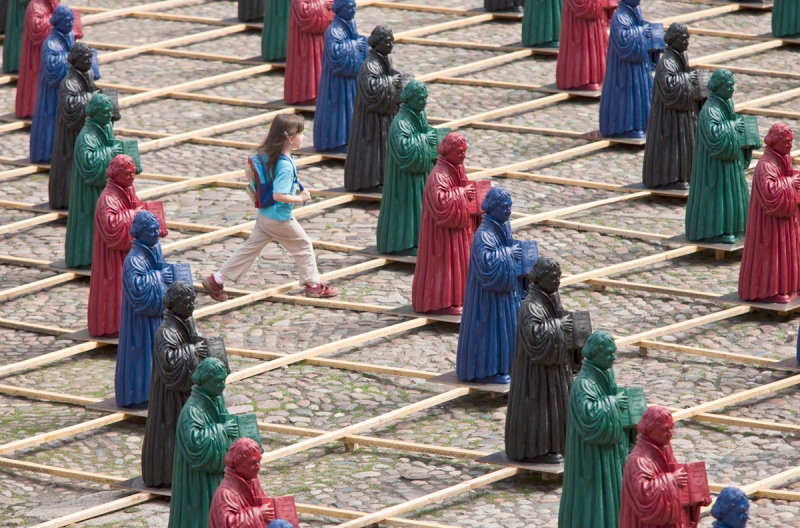 Innerhalb der Martin Luther Installation in Wittenberg 2010 von Ottmar Hörl