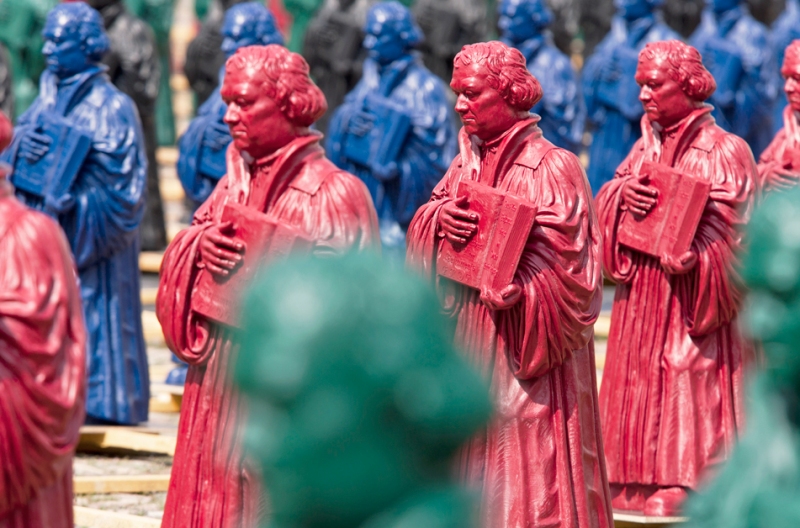 Innerhalb der Martin Luther Installation in Wittenberg 2010 von Ottmar Hörl